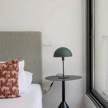 The Urban Oasis Elegant 2 Bedroom Duplex In * Лісабон