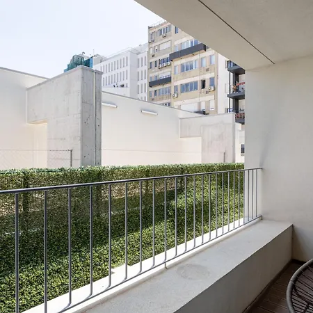 The Urban Oasis Elegant 2 Bedroom Duplex In