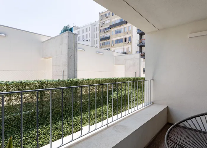 The Urban Oasis Elegant 2 Bedroom Duplex In