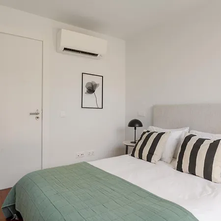 The Urban Oasis Elegant 2 Bedroom Duplex In Апартаменты Лиссабон